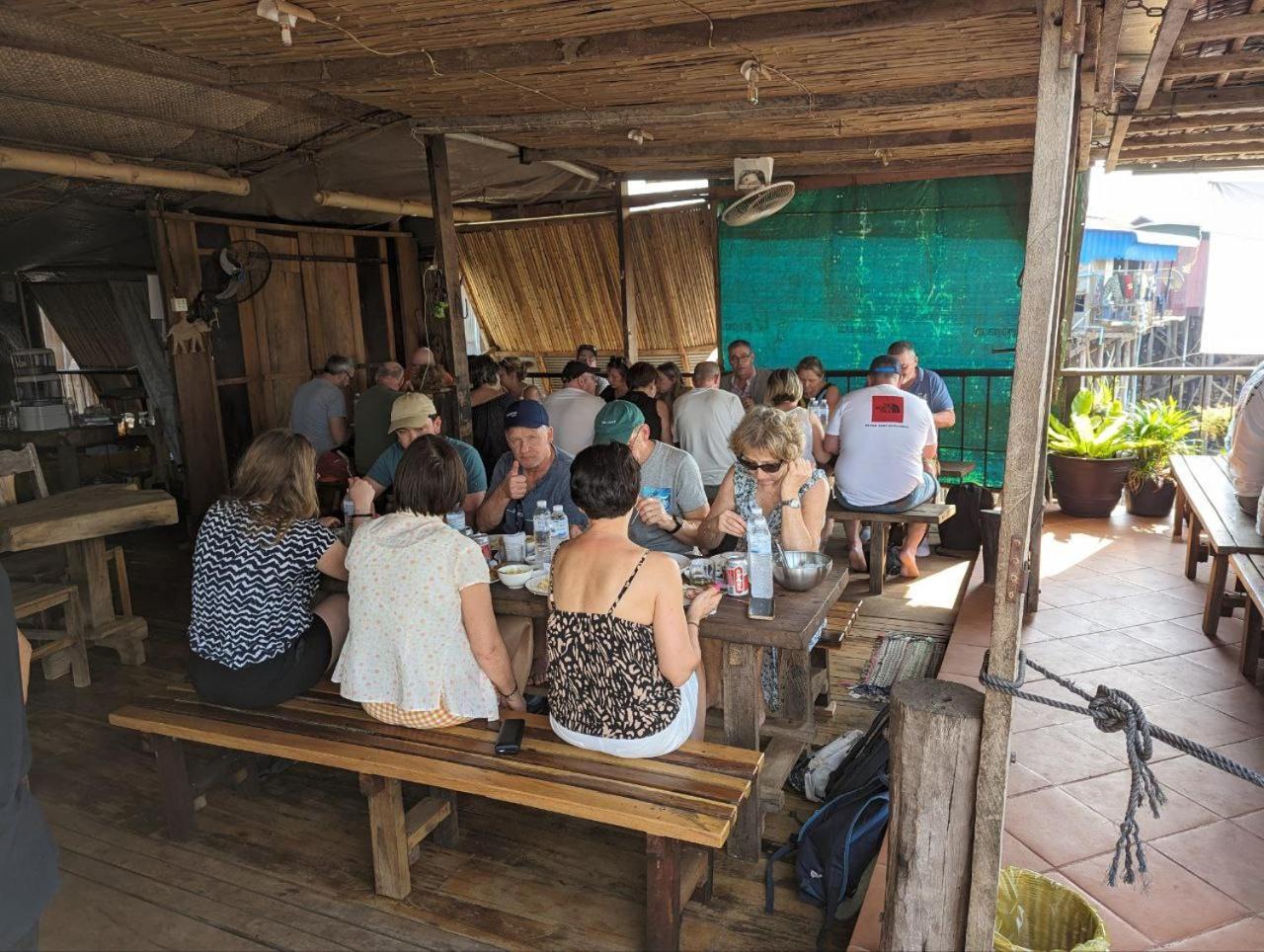 St 63 Home Stay & Tour Kampong Khleang Eksteriør bilde
